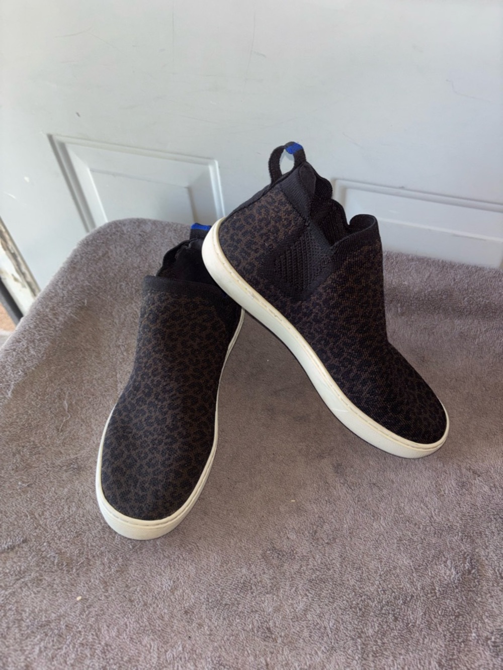 Rothy’s leopard print Chelsea sneakers size 8